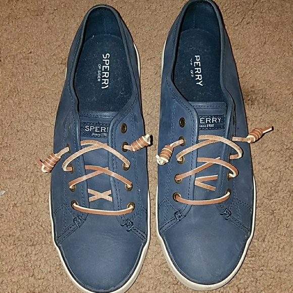 Woman's Sperry Suede shoes - Picture 1 of 4